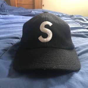 Authentic wool Supreme S logo cap